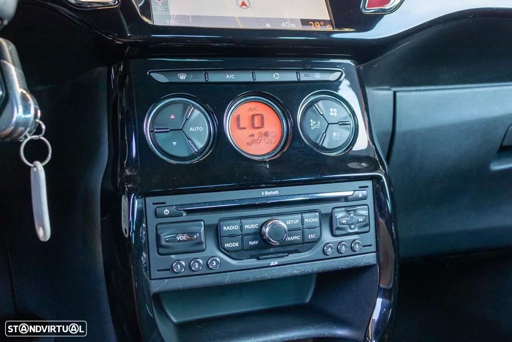 Citroën DS3 1.6 e-HDi So Chic - 10