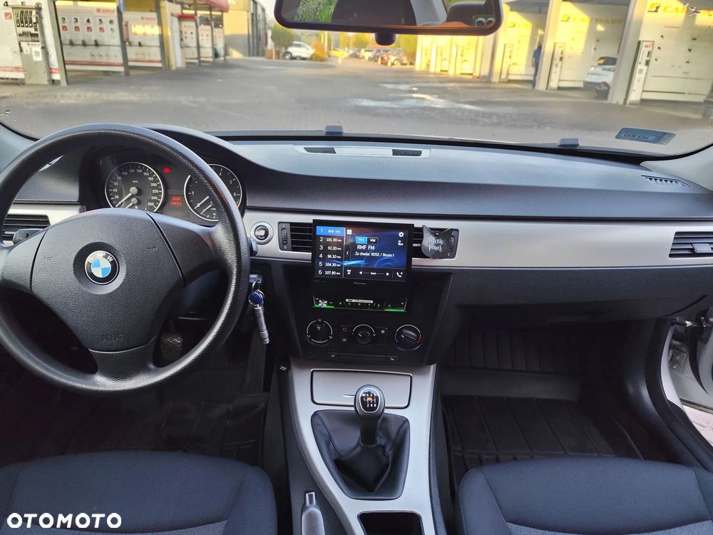 BMW Seria 3 318i - 11