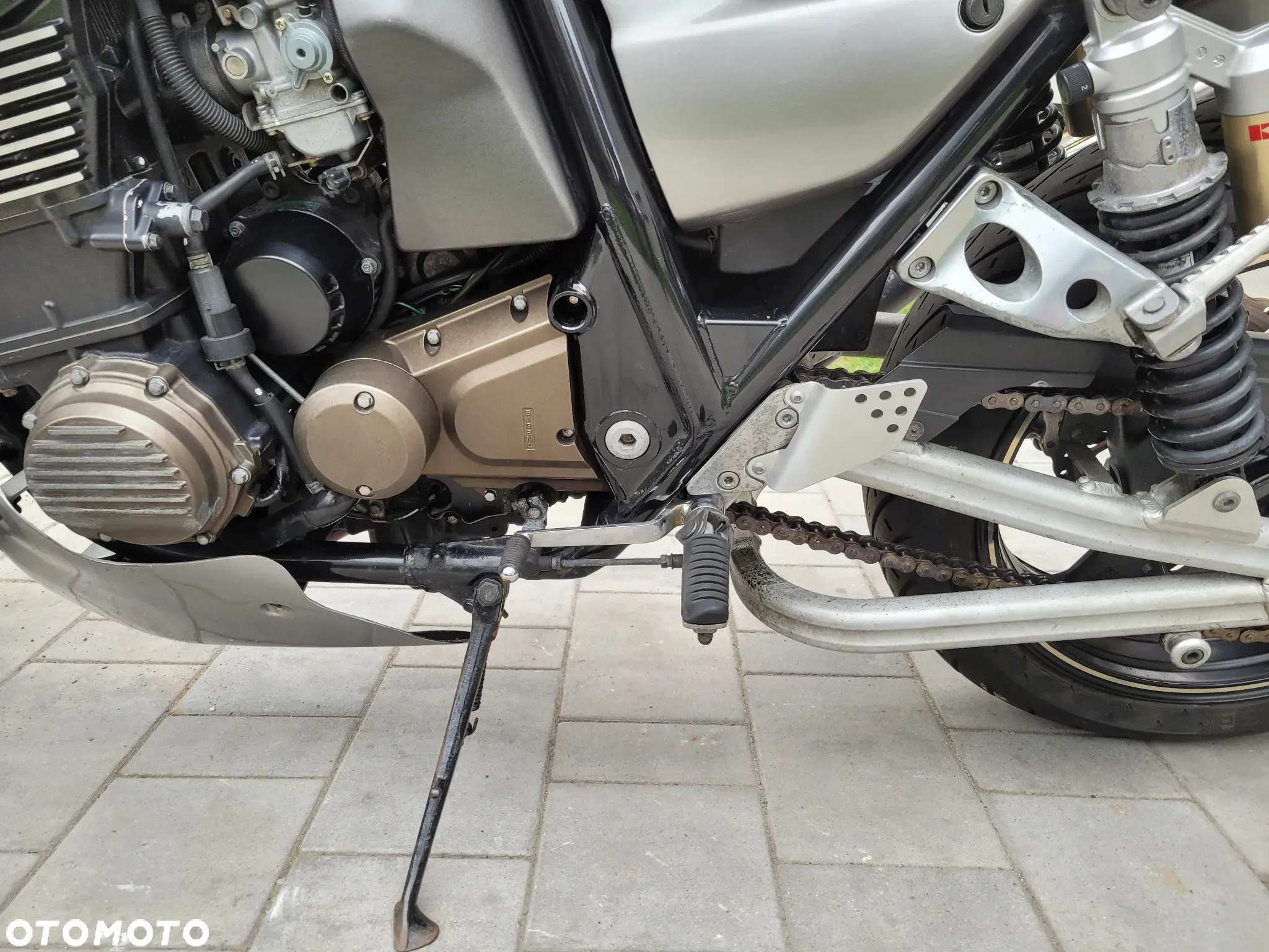 Kawasaki ZRX - 14