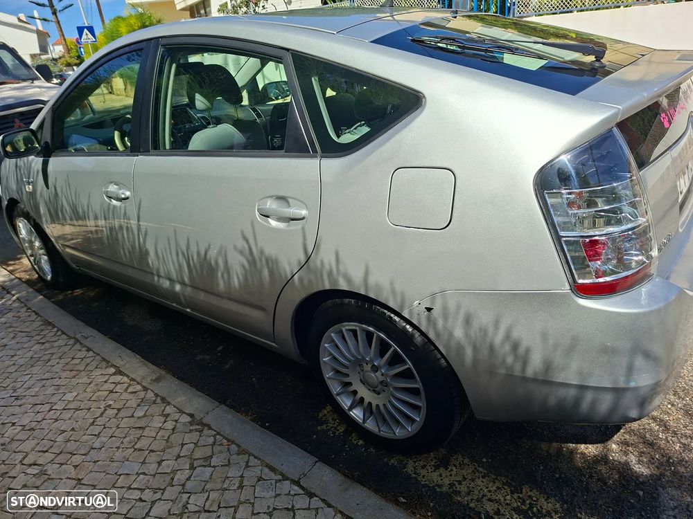 Toyota Prius 1.5 VVT-i HSD Sol - 2