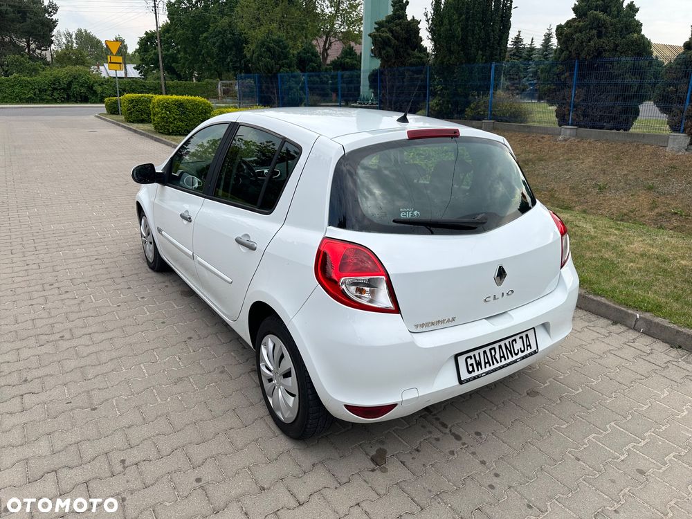 Renault Clio 1.2 16V 75 Dynamique - 10