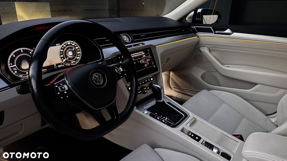 Volkswagen Passat 2.0 TDI SCR (BlueMotion Technology) DSG Comfortline - 25
