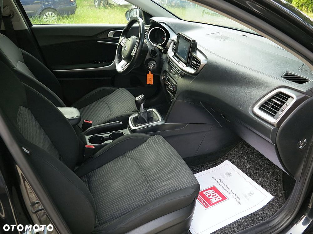 Kia Ceed - 13