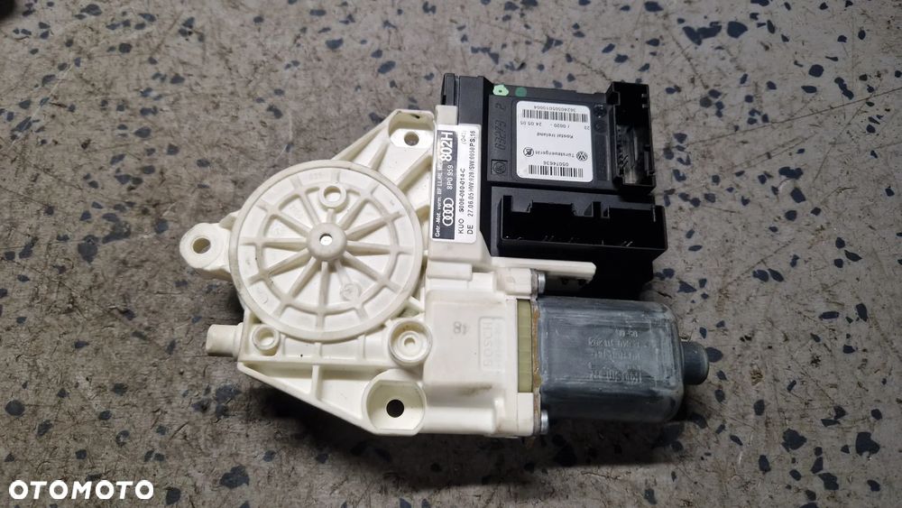 AUDI A3 8P SILNICZEK SZYBY PRAWY PRZÓD 8P0959802H - 1