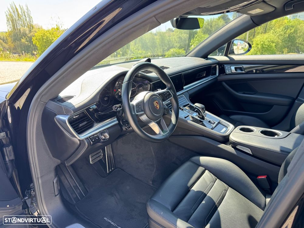 Porsche Panamera 4 E-Hybrid - 12