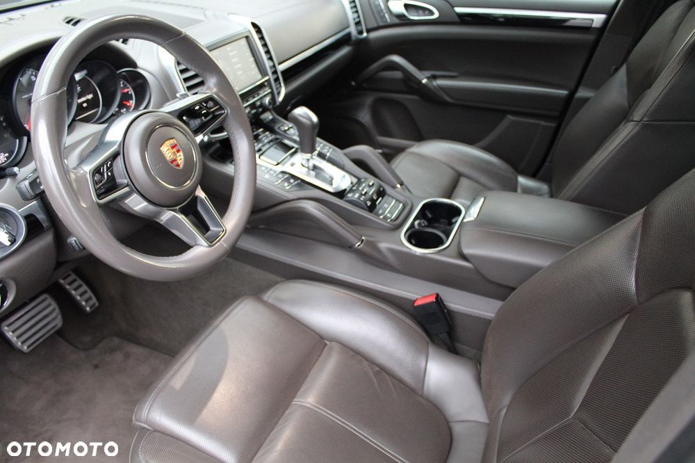 Porsche Cayenne S - 8