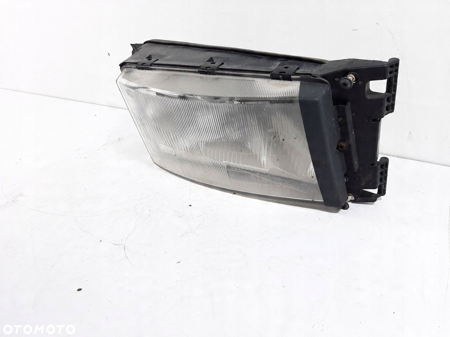 SCANIA R480 EURO 5 10R LAMPA PRAWY PRZOD 1EG007150-10 - 2