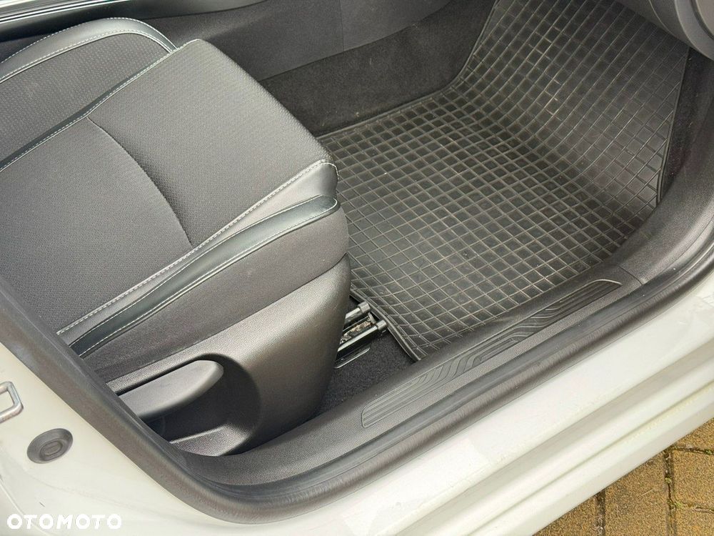 Renault Megane 1.3 TCe FAP Intens EDC - 8