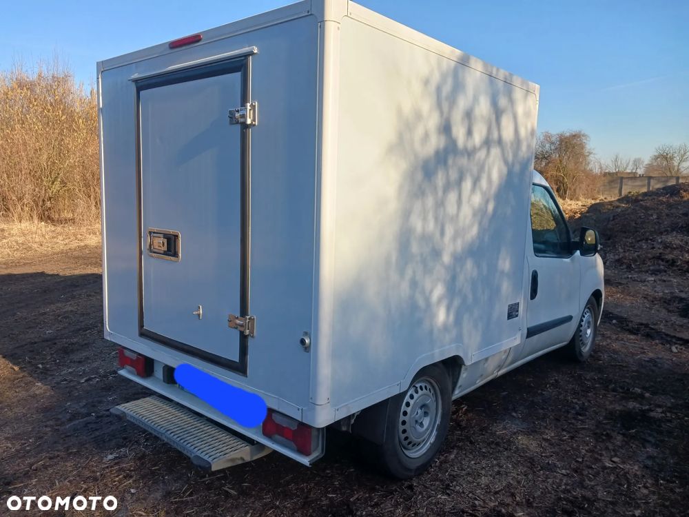 Fiat Doblo 1.3 TDI 90KM 2014r Izoterma Chłodnia Mroźnia Agregat Carrier Xarios 200 230v Zasilanie zew - 4