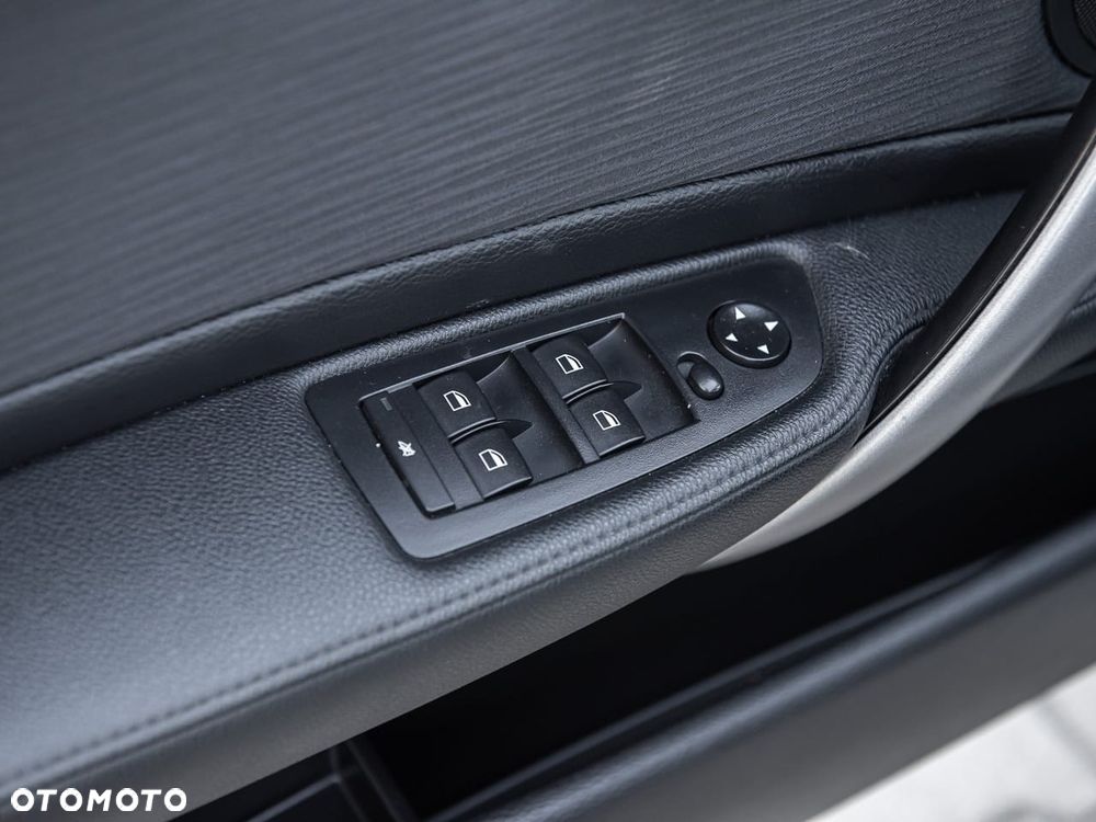BMW Seria 1 - 22