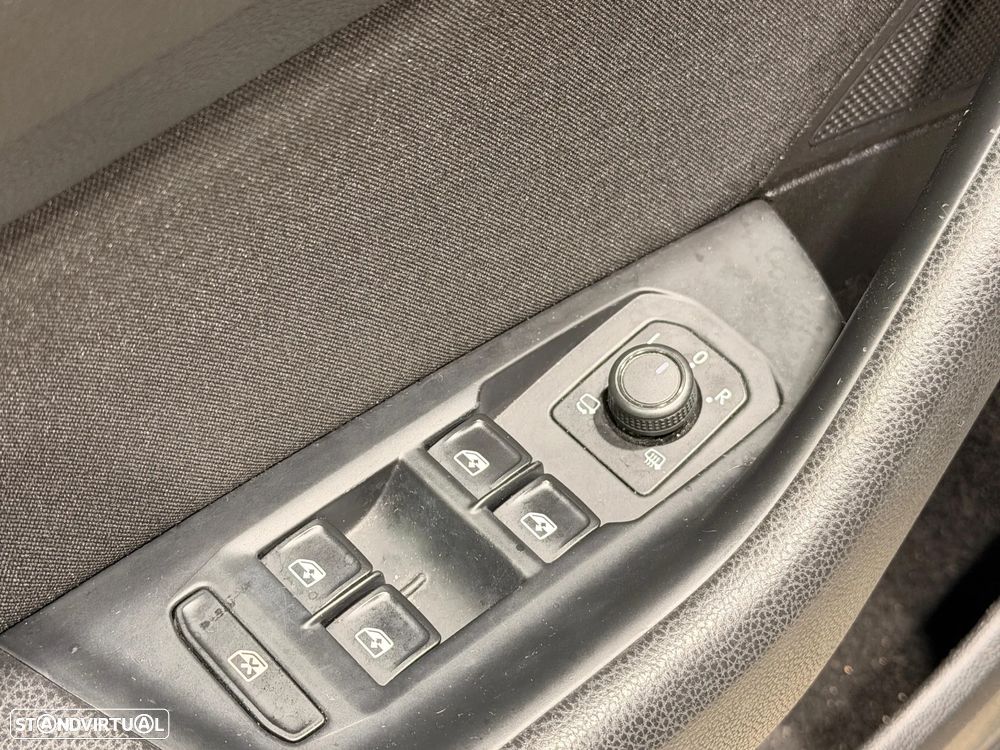 VW Passat Variant 1.6 TDI BlueMotion - 33