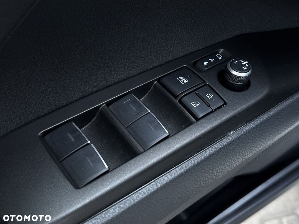 Toyota Camry 2.5 Hybrid Executive CVT - 32