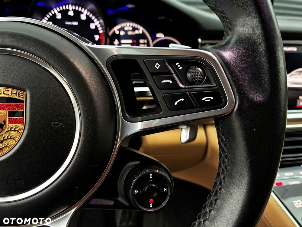 Porsche Panamera - 26