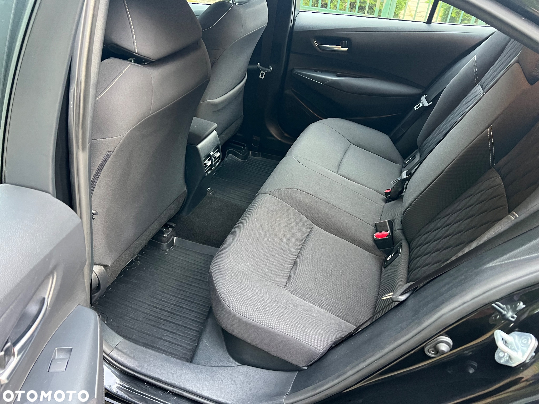 Toyota Corolla 1.8 Hybrid Comfort - 23