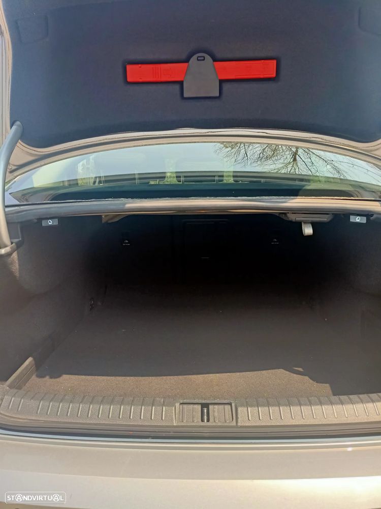 VW Passat 1.6 TDI Confortline - 12