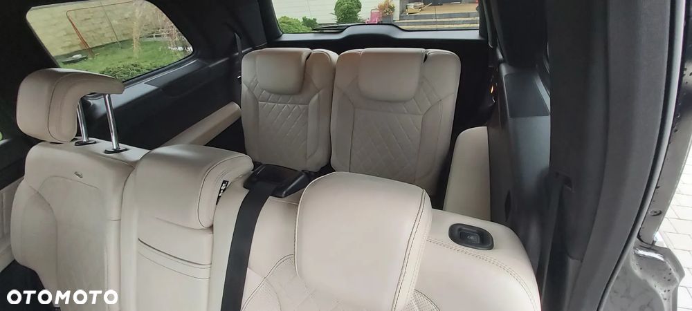 Mercedes-Benz GL - 13