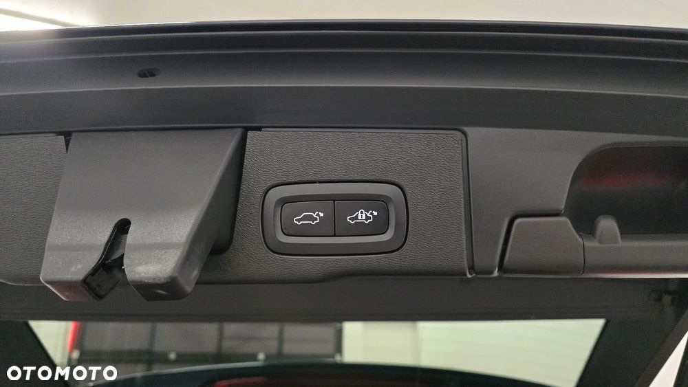 Volvo XC 60 B4 D AWD Ultimate Dark - 11