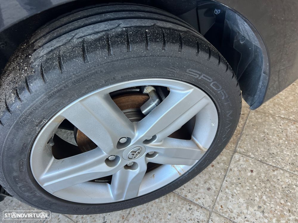 Toyota Auris 1.4 D-4D Exclusive+P.Sport - 3