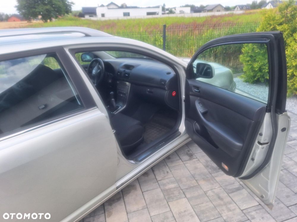 Toyota Avensis 1.8 VVT-i Combi - 8
