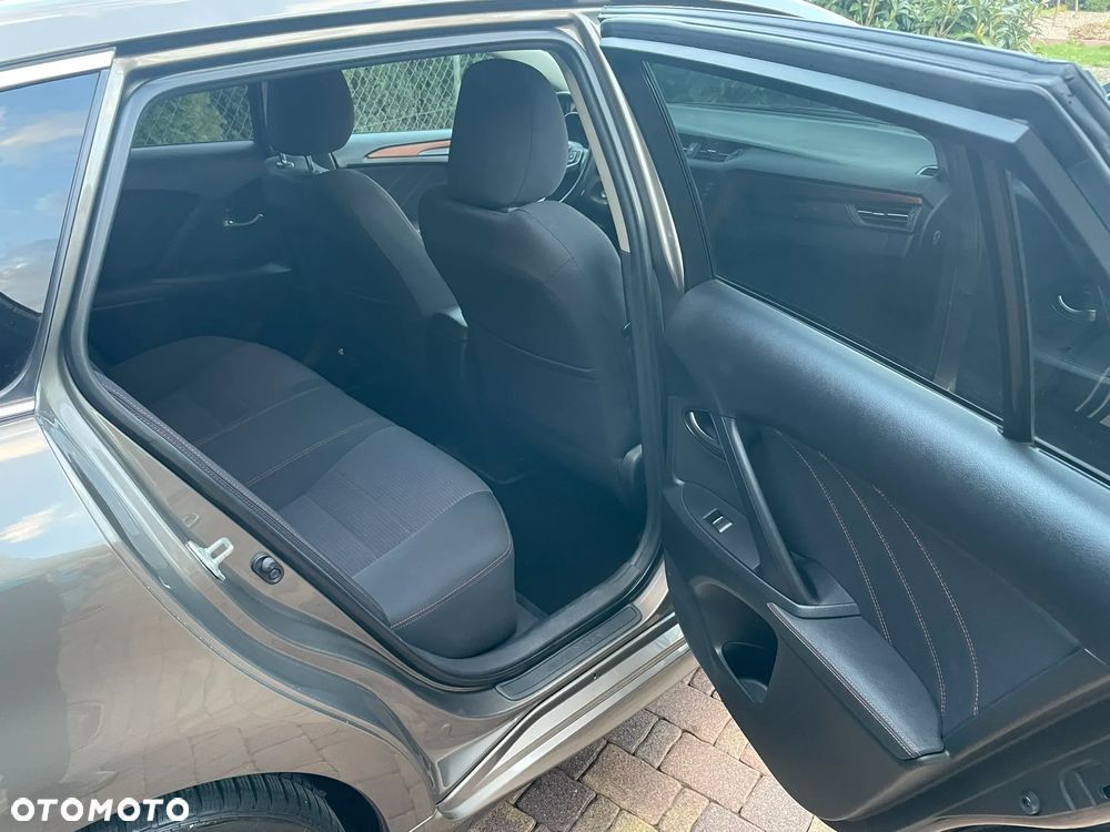 Toyota Avensis 1.8 Premium MS - 12