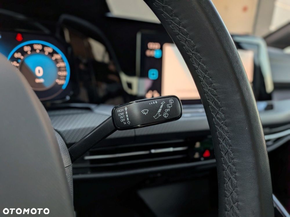 Volkswagen Golf 1.5 eTSI R-Line DSG - 23