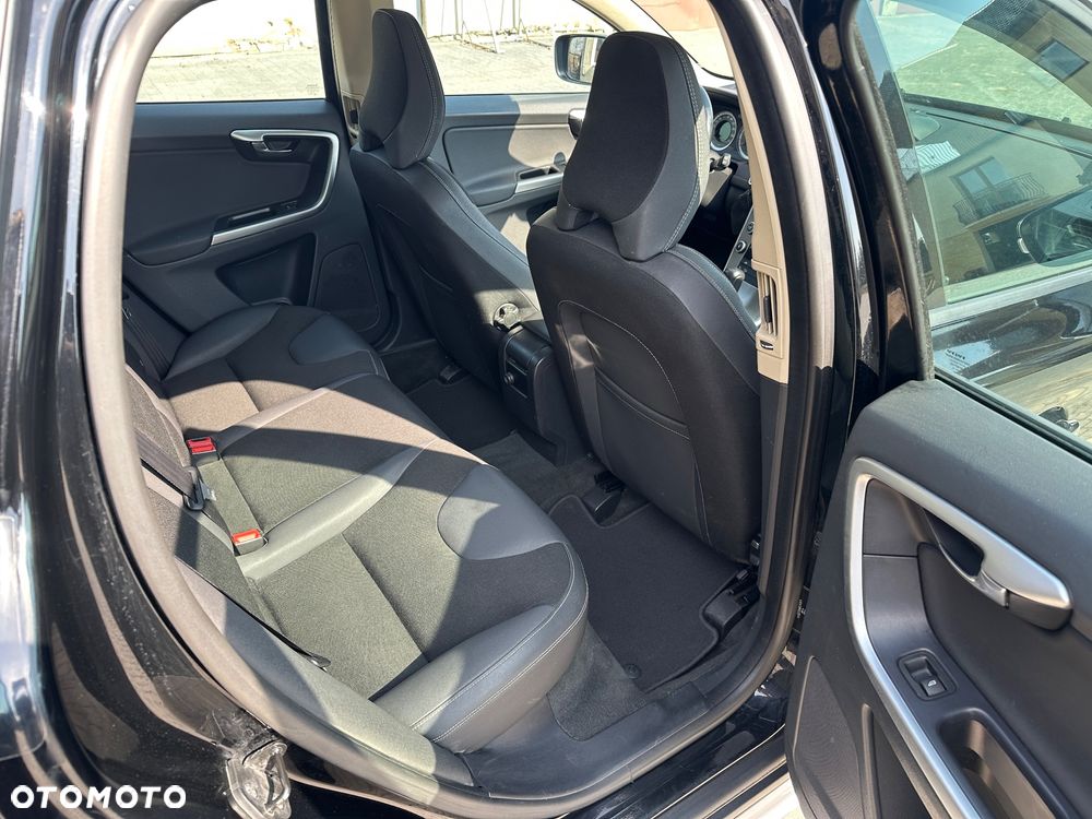 Volvo XC 60 D5 AWD Summum - 25