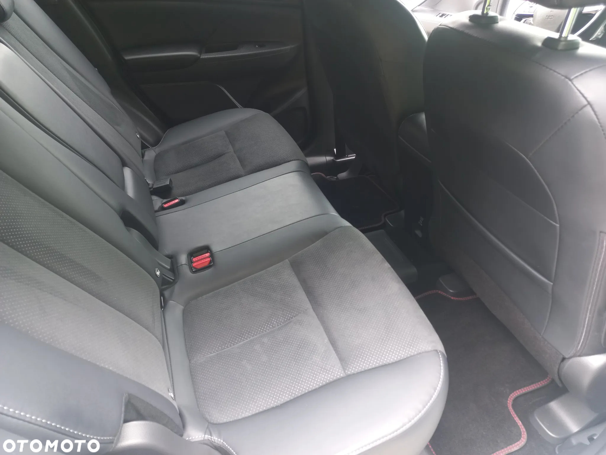 Mitsubishi Eclipse Cross Plug-In Hybrid 4WD Basis - 17