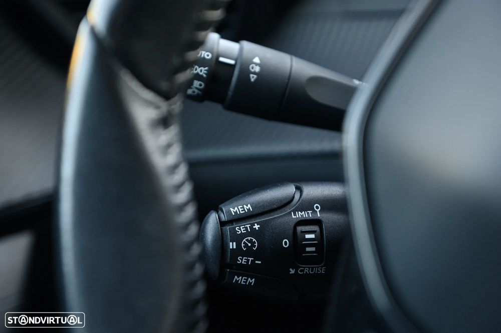 Peugeot 2008 1.2 PureTech Allure Pack - 27