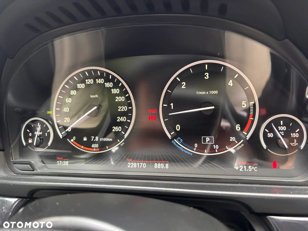 BMW Seria 5 530d xDrive Modern Line - 26
