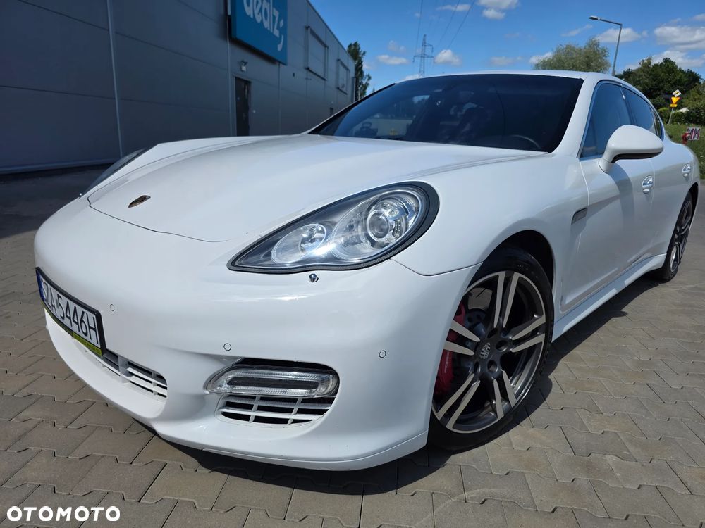 Porsche Panamera Turbo - 1