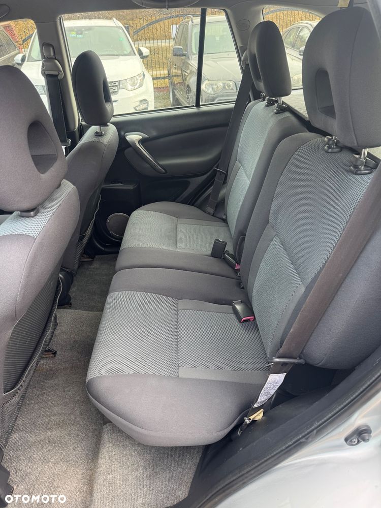 Toyota RAV4 D-4D 4x4 - 10