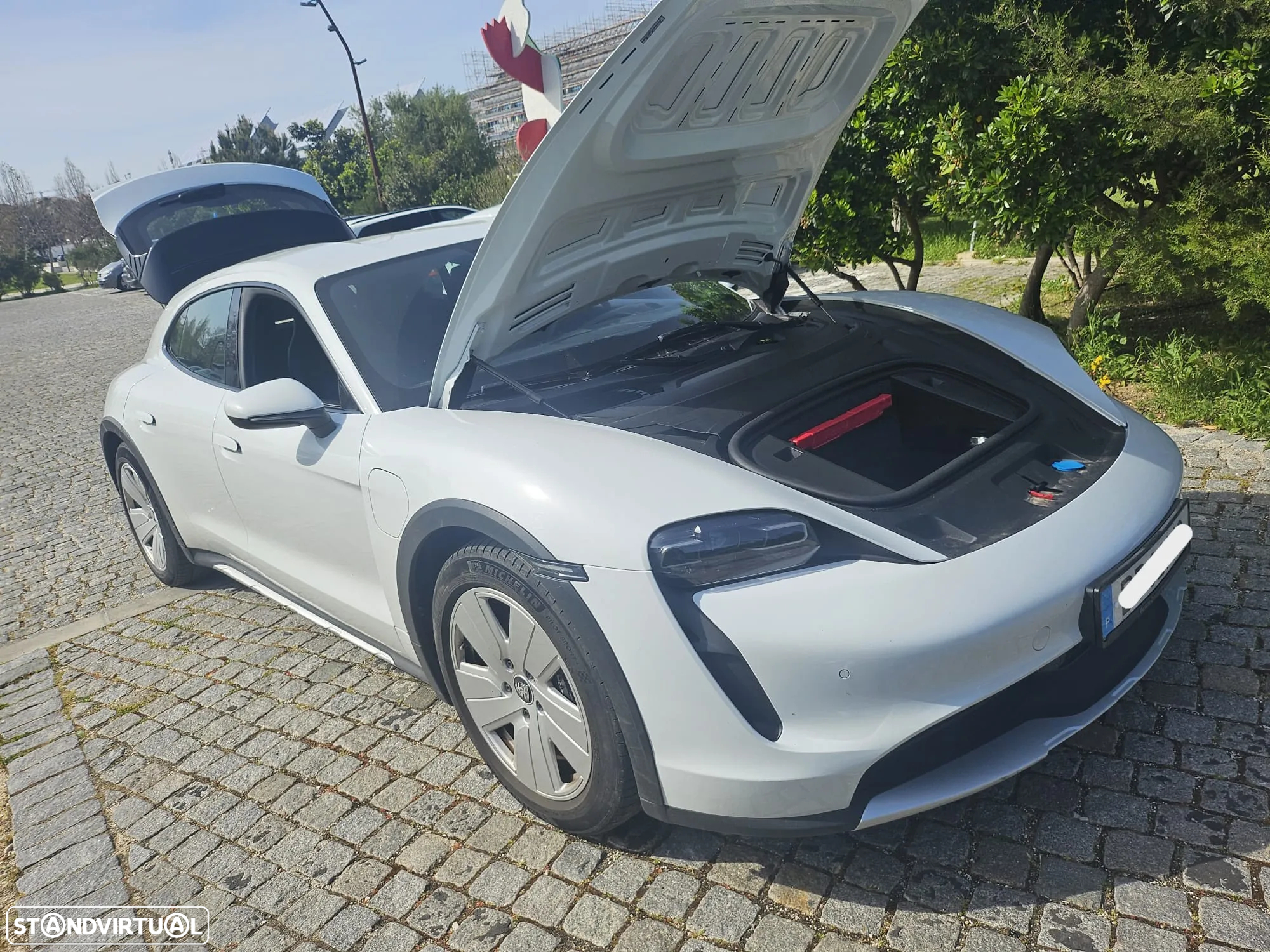 Porsche Taycan Cross Turismo 4 - 17
