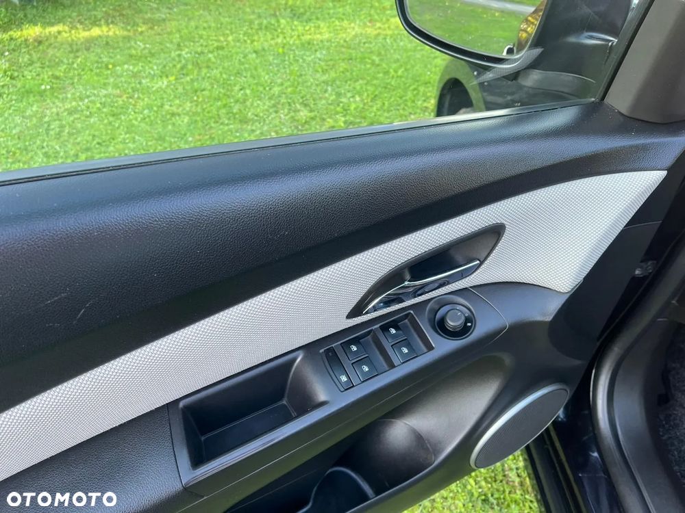 Chevrolet Cruze 1.6 LS - 23