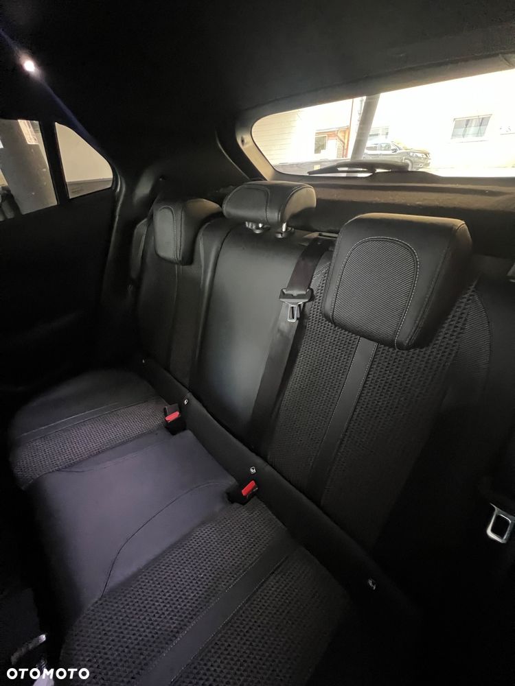 Peugeot 2008 PureTech 130 EAT8 GT - 17