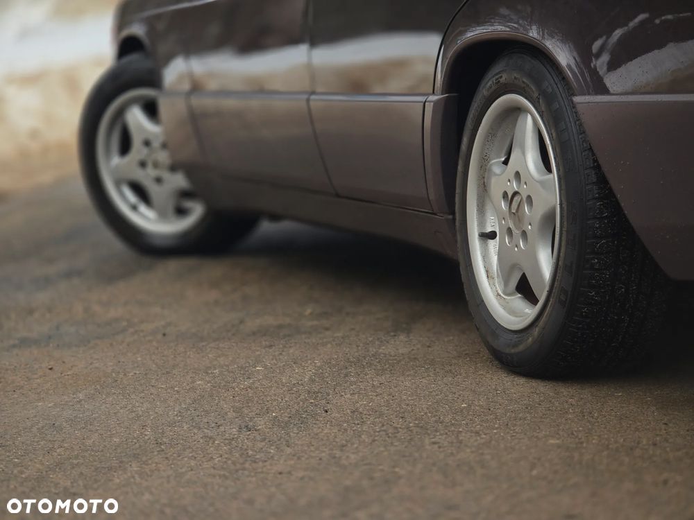 Mercedes-Benz W201 (190) - 30