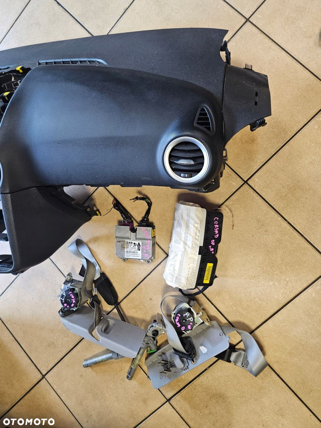 DESKA KONSOLA KOKPIT PASY SENSOR AIRBAG OPEL CORSA D EU 13262361 - 6