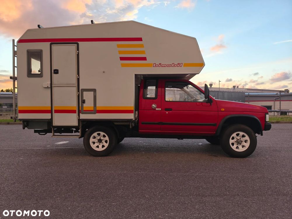 Nissan Pickup - 5
