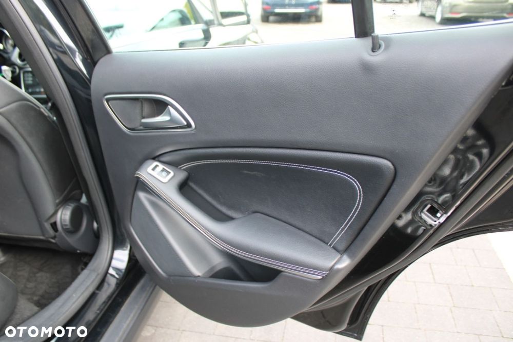 Mercedes-Benz GLA - 31