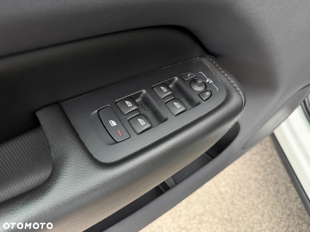Volvo XC 60 B4 B Momentum Pro - 28