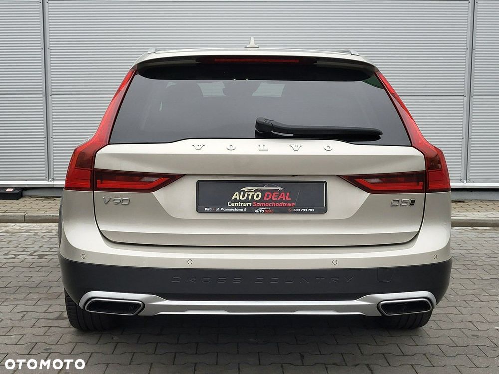 Volvo V90 Cross Country - 13