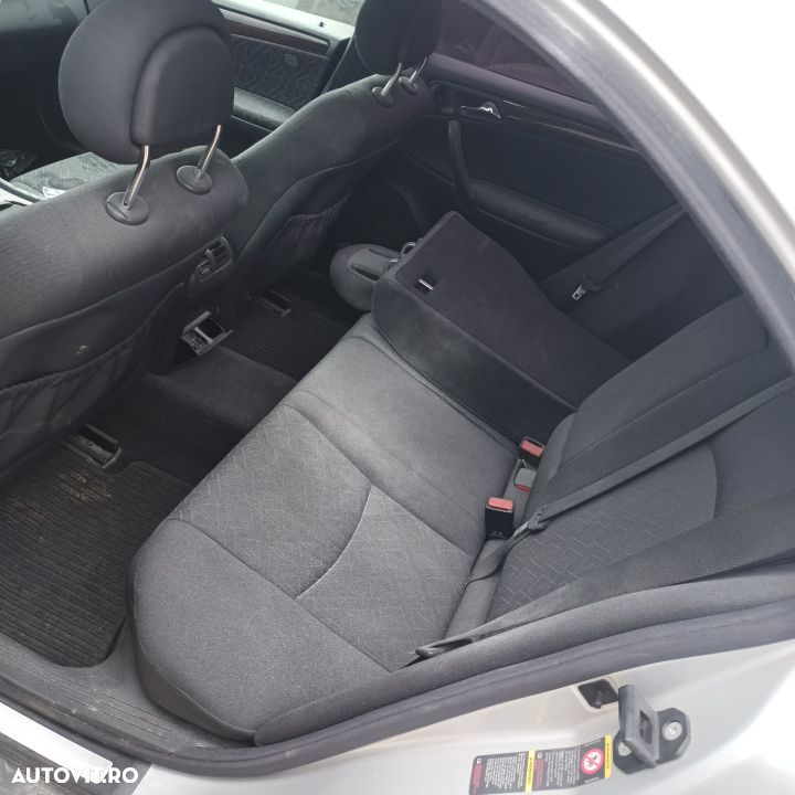 Dezmembrari  Mercedes-Benz C-CLASS (W203)  2000  > 2007 C 200 Kompres - 8