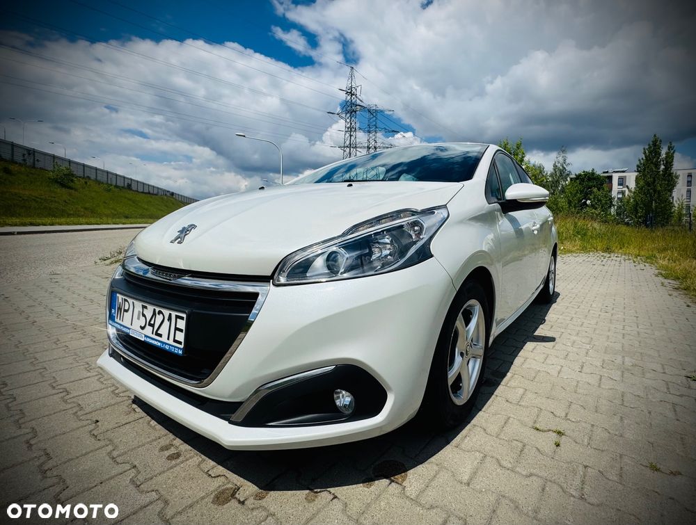 Peugeot 208 - 1