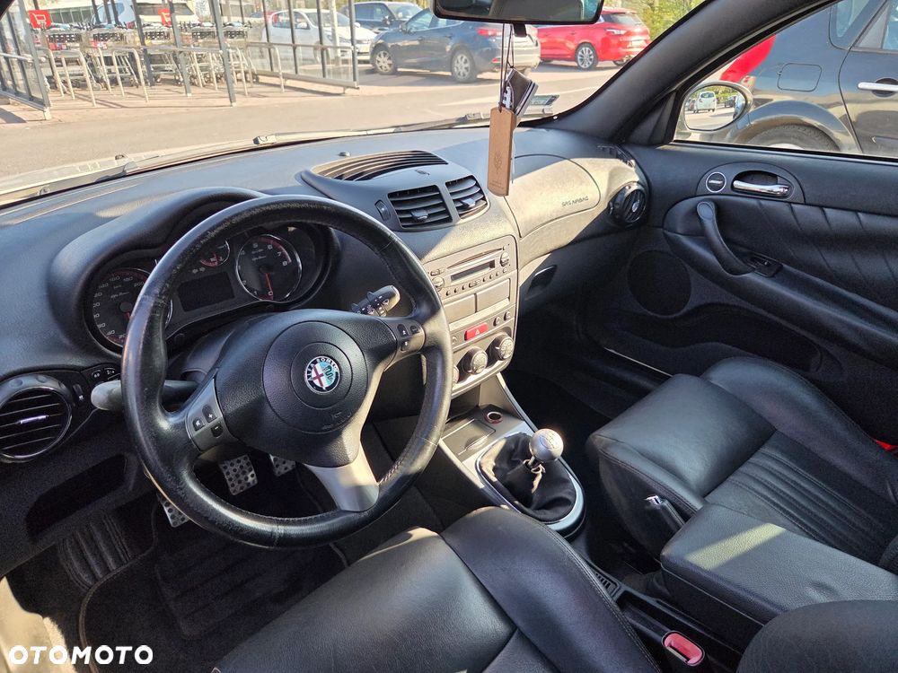 Alfa Romeo 147 1.6 Twin Spark Black Line - 5