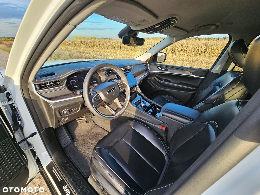 Jeep Grand Cherokee - 17