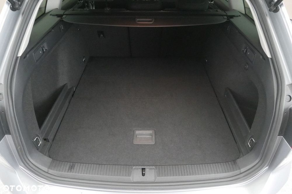 Volkswagen Passat Variant 2.0 TDI EVO Business - 16