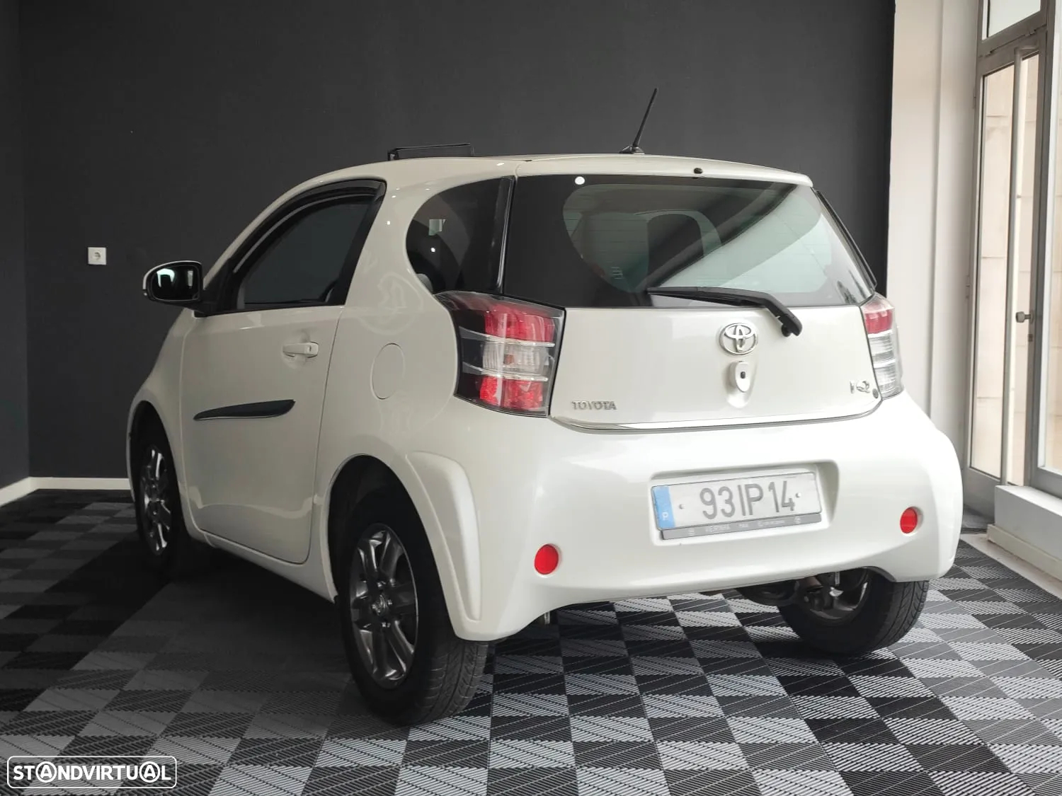 Toyota iQ 1.0 VVT-i 2 EP - 12
