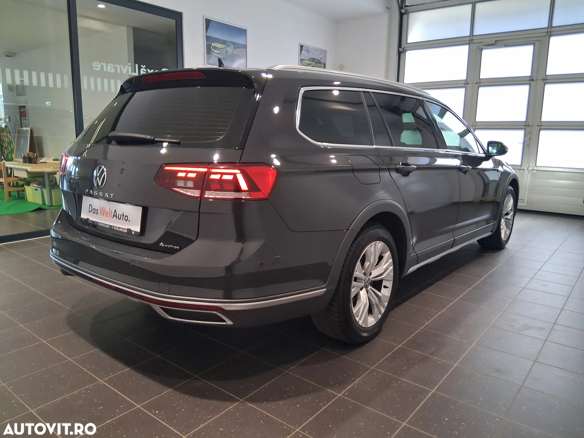 Volkswagen Passat Variant 2.0 TDI 4Mot DSG Highline - 9