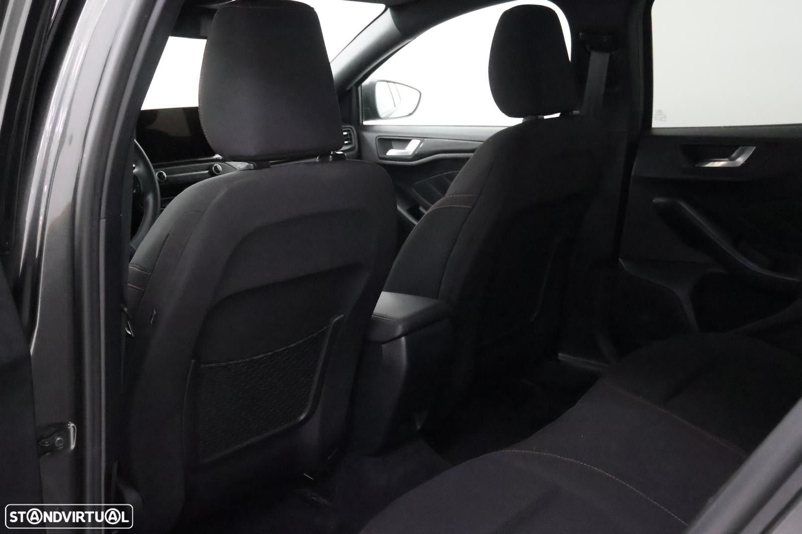 Ford Focus SW 1.0 EcoBoost MHEV ST-Line - 28