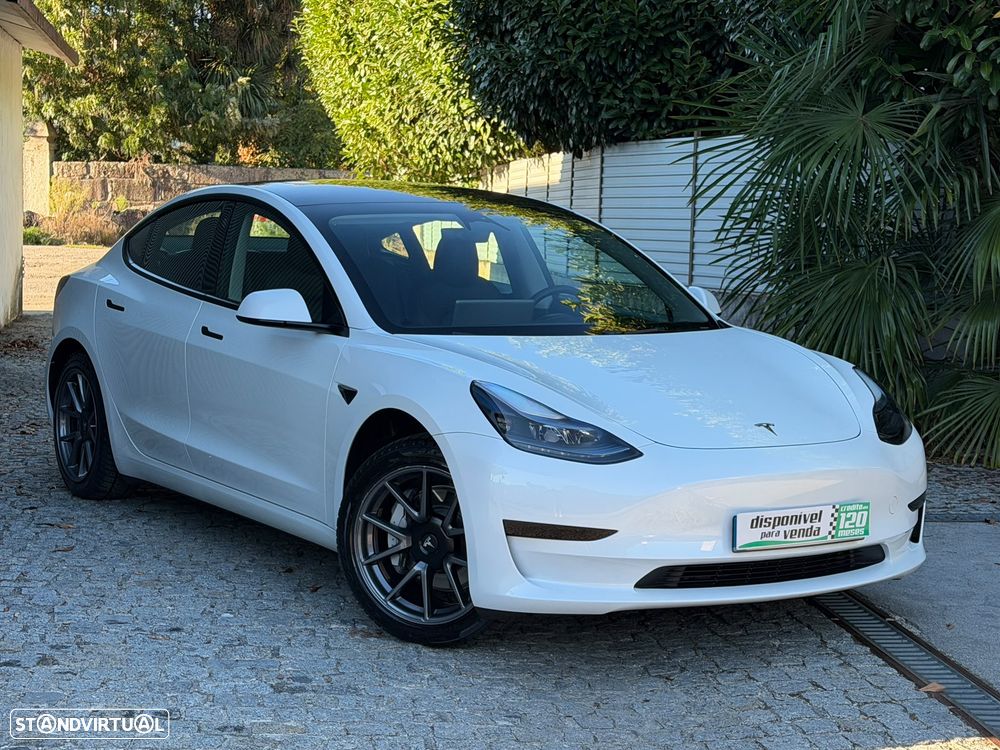 Tesla Model 3 2023 photo 3
