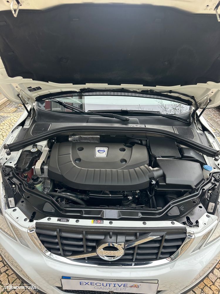 Volvo XC 60 2.0 D4 Momentum Geartronic - 19